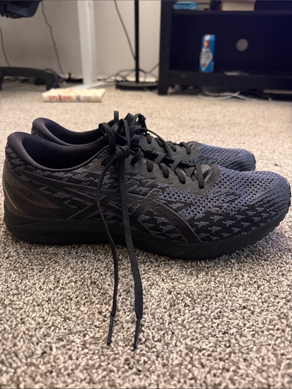 ASICS Men's Black and Gray Knit Running Shoes - Picture 2 of 4